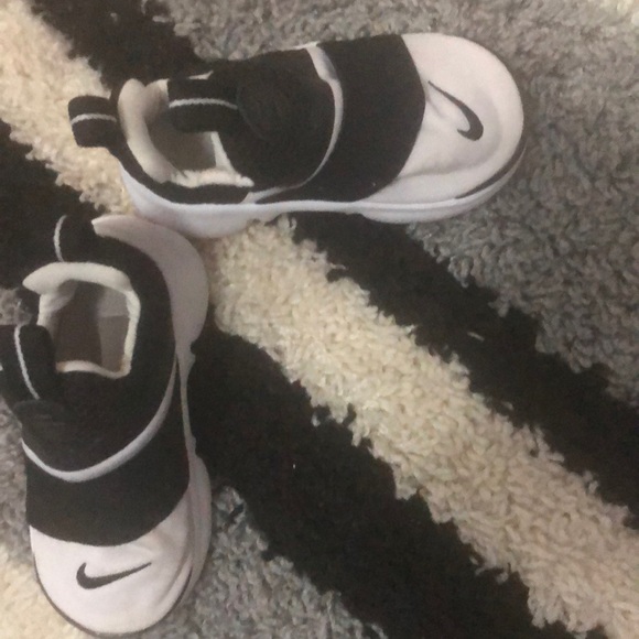 Nike - Picture 3 of 3